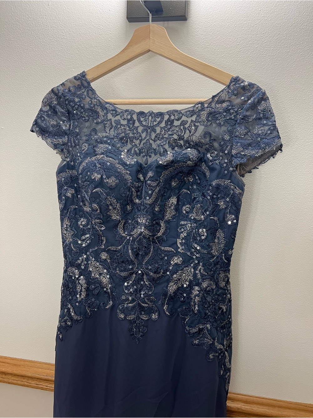 NWT JJ’s House Stormy Mother of the Bride Groom Wedding Maxi Dress size 4 - Picture 2 of 5